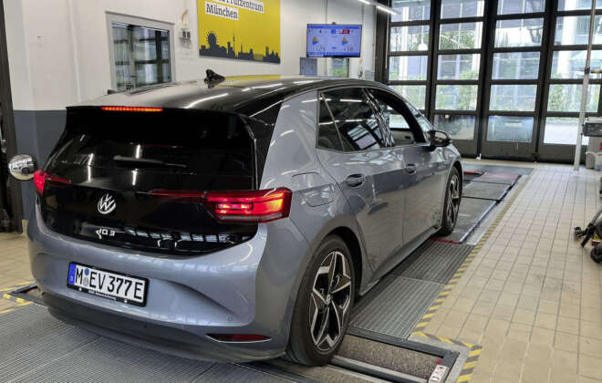 DB2025AU00988 retina 2000